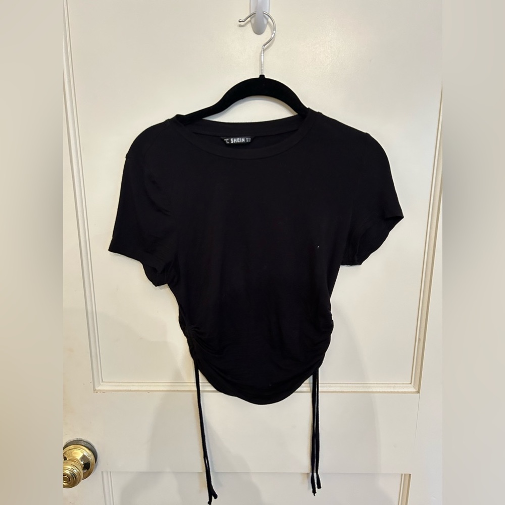 BLACK CROP TOP